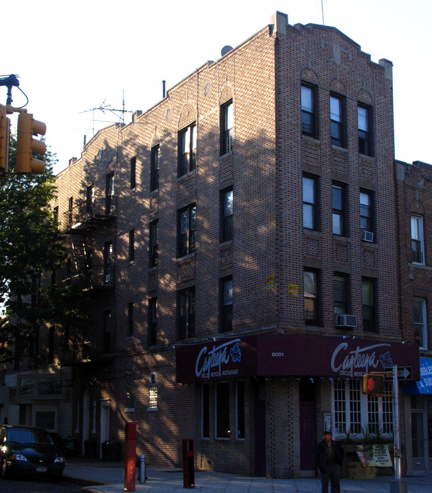 8001 Fifth Ave in Brooklyn, NY - Foto de edificio