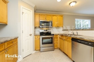 1270 Chapmans Retreat Dr in Spring Hill, TN - Foto de edificio - Building Photo