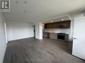 135 Tyndall Ave in Toronto, ON - Building Photo - Building Photo