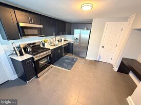 348 Farnsworth Ave in Bordentown, NJ - Building Photo