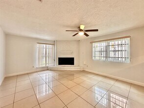 8610 Valley Meadow Dr in Houston, TX - Building Photo - Building Photo