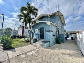 236 SW 10th Ave in Miami, FL - Building Photo