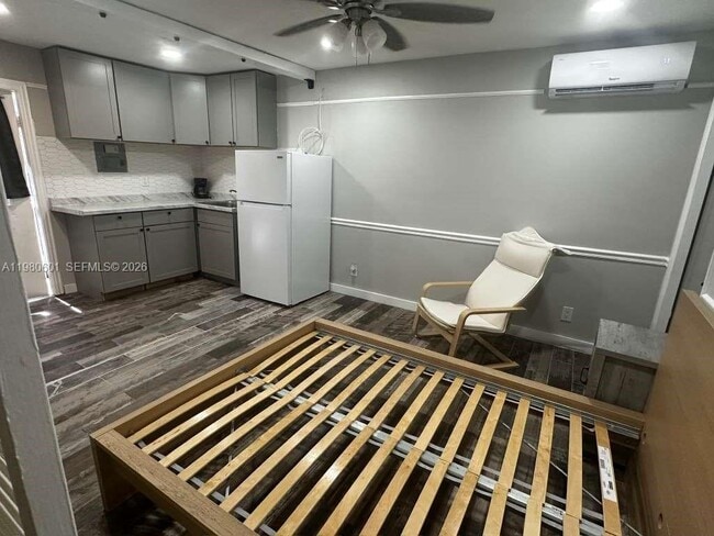 6837 SW 39th Terrace in Miami, FL - Building Photo - Building Photo