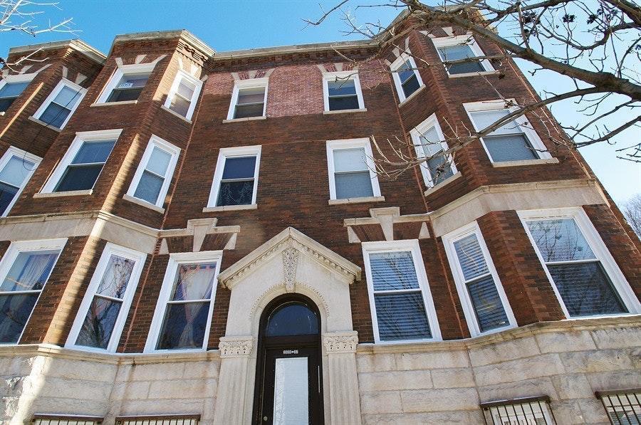 3045 W Fullerton Ave in Chicago, IL - Building Photo