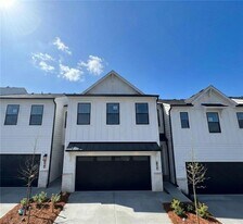 7304 Mulberry Trace Ln in Flowery Branch, GA - Building Photo