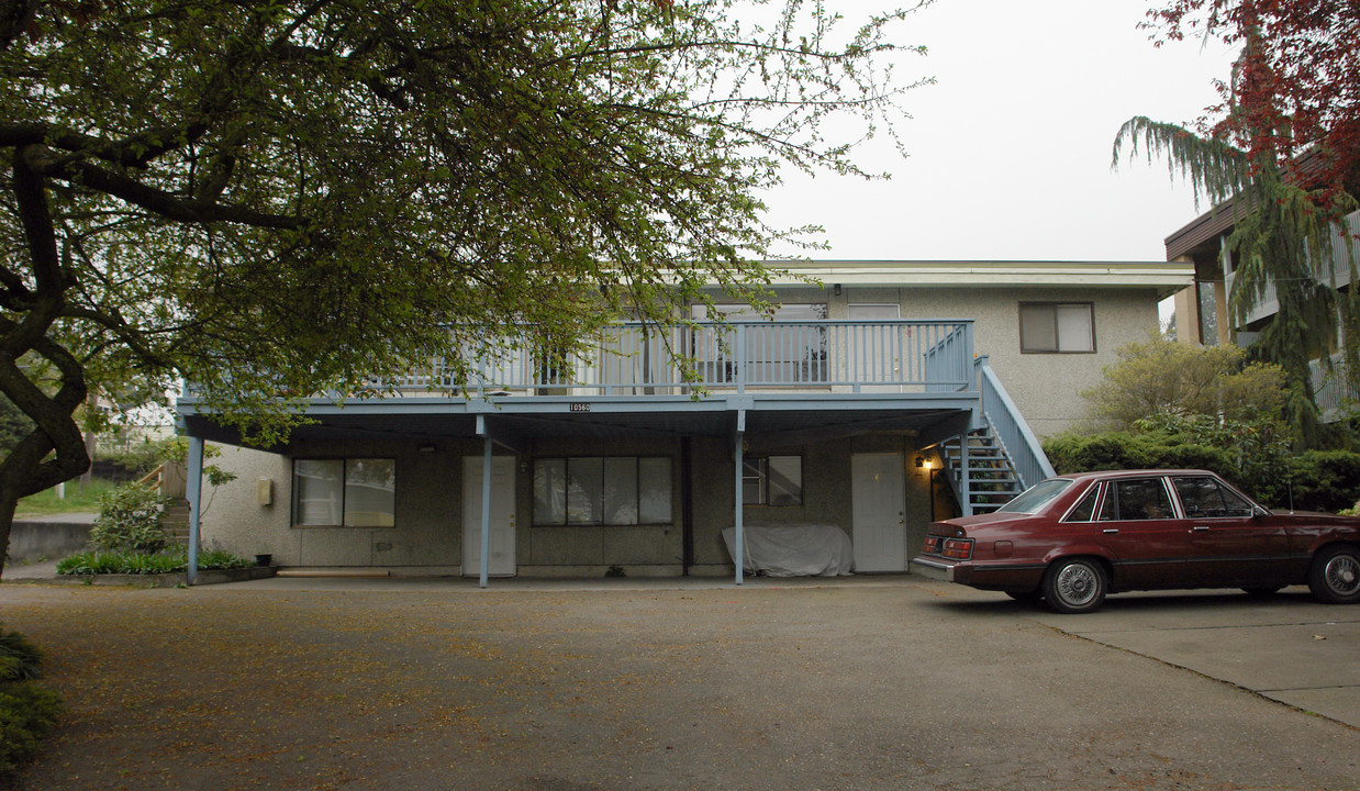 6-plex in Seattle, WA - Building Photo