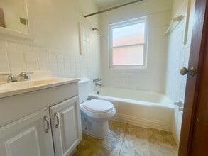 1104 Riverview Blvd in St. Louis, MO - Building Photo - Building Photo