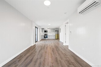 43-34 53rd St, Unit 7B in Queens, NY - Building Photo - Building Photo