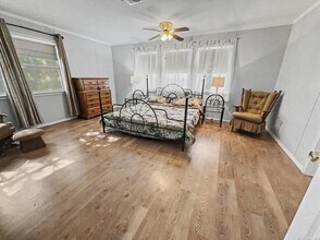 230 FM1283 in Pipe Creek, TX - Foto de edificio - Building Photo