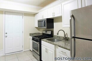 712 Shawmut Ave in Boston, MA - Building Photo