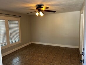 229 N Garrison St in Frankston, TX - Building Photo - Building Photo