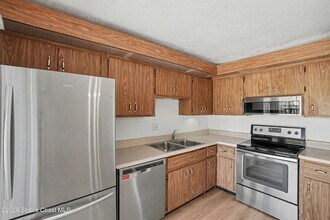 3915 Vista Oaks Cir NE in Palm Bay, FL - Foto de edificio - Building Photo