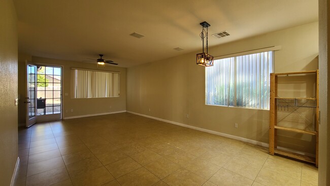 10664 Oak Apple Ave in Las Vegas, NV - Building Photo - Building Photo