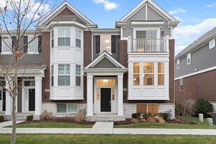 4431 Monroe Ct in Naperville, IL - Building Photo