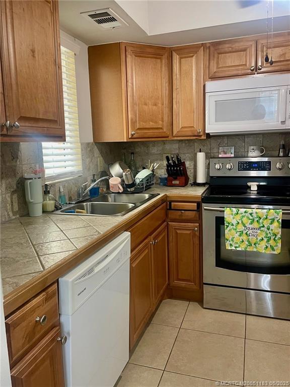 property at 1522 SE Royal Green Cir