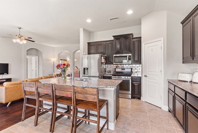 1323 Lantern Faith Dr in Wylie, TX - Foto de edificio - Building Photo