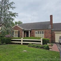 2442 E 19th St in Tulsa, OK - Building Photo