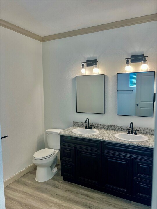 21514 Ruth Dr in New Caney, TX - Building Photo