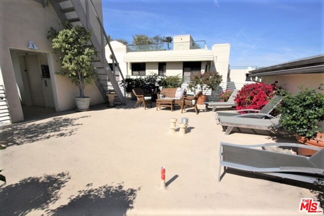 757 Ocean Ave in Santa Monica, CA - Building Photo - Building Photo