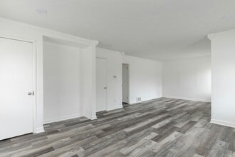 513 Henry St in Elyria, OH - Building Photo - Building Photo