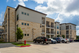 Lenox SoCo in Austin, TX - Foto de edificio - Building Photo