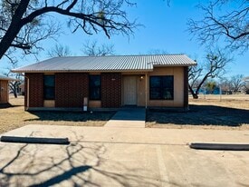 939 L B J Dr in San Angelo, TX - Building Photo