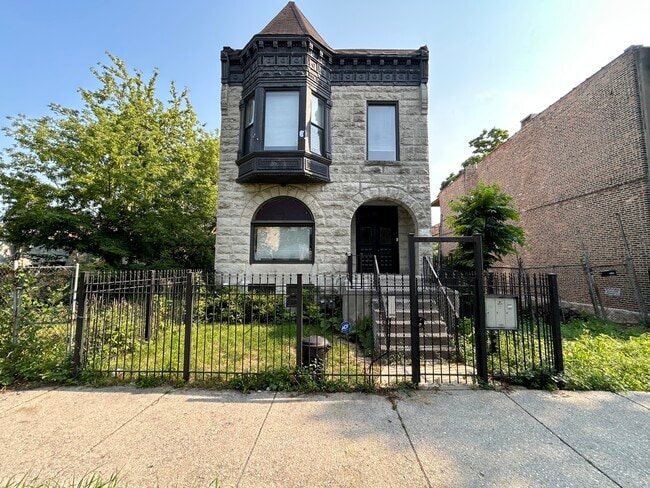 property at 3213 W Fulton Blvd
