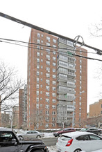 Carlyle Towers in Flushing, NY - Building Photo - Building Photo