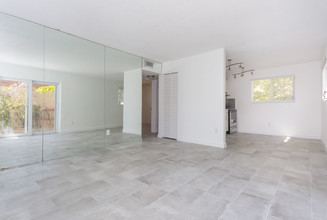 3244 W Trade Ave Apartments in Coconut Grove, FL - Building Photo - Building Photo