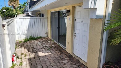 4540 SW 68th Ct Cir in Miami, FL - Building Photo - Building Photo