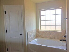 18232 Summer Grove Ave in Edmond, OK - Building Photo - Building Photo