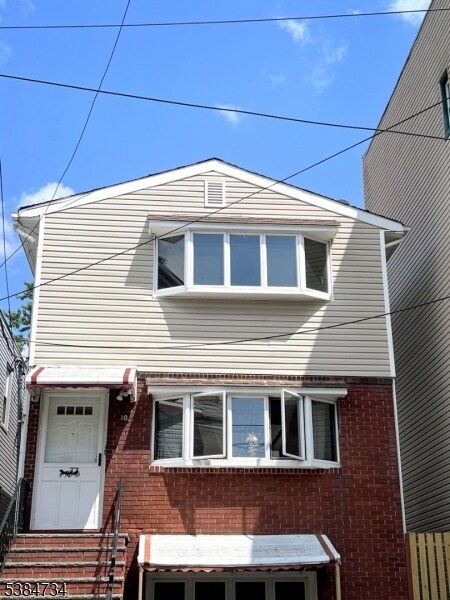 10 Roosevelt Terrace in Irvington, NJ - Building Photo