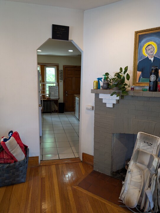 27 South Crescent Circuit, Unit A in Boston, MA - Building Photo