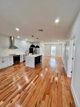 204 Bulgarmarsh Rd, Unit 1-6 in Tiverton, RI - Building Photo - Building Photo