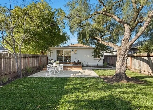 711 Roosevelt Ave in Redwood City, CA - Building Photo - Building Photo