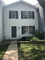 1334 Arlington Ct in Geneva, IL - Building Photo