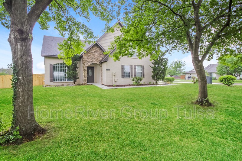 2624 East 140th Pl S in Bixby, OK - Building Photo