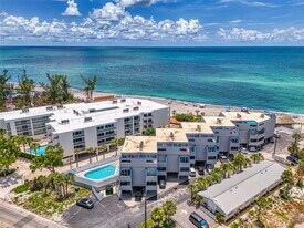 2400 N Beach Rd in Englewood, FL - Building Photo