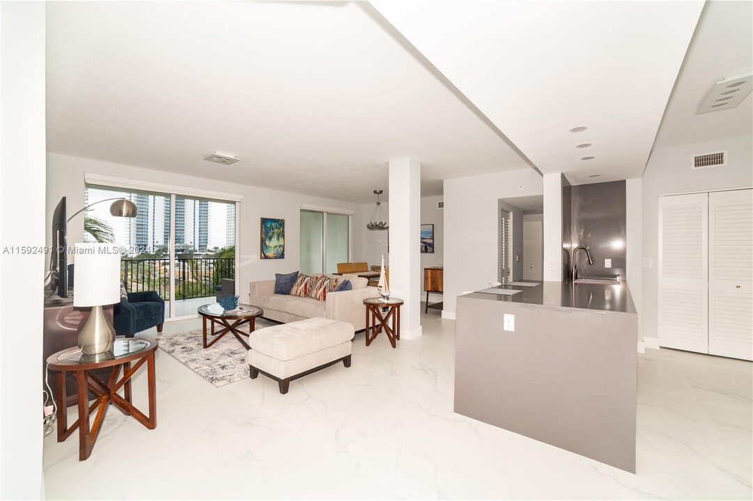 17145 N Bay Rd in Sunny Isles Beach, FL - Building Photo