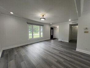 1380 Rosedale Ln in Hoffman Estates, IL - Building Photo - Building Photo