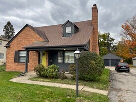 5636 Oakland Dr in Portage, MI - Building Photo