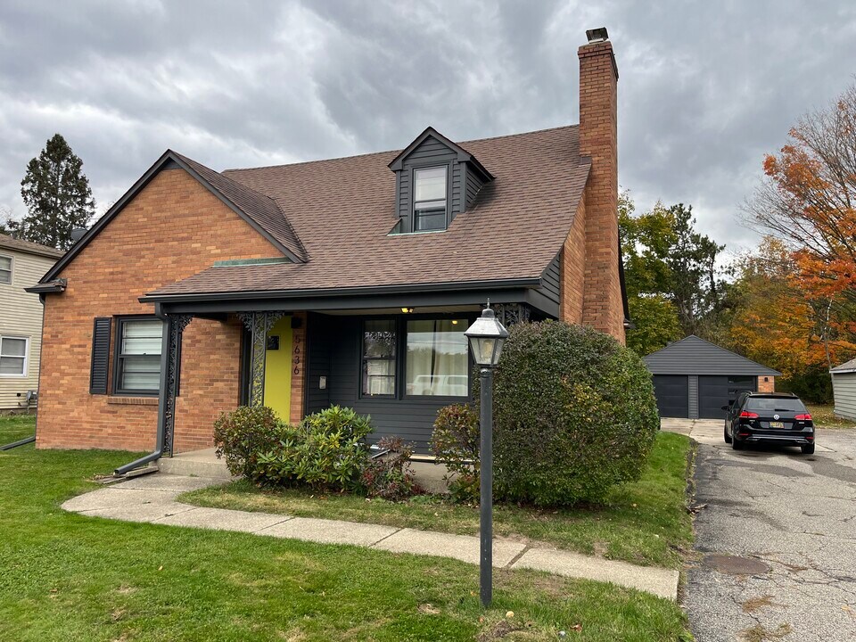 5636 Oakland Dr in Portage, MI - Building Photo