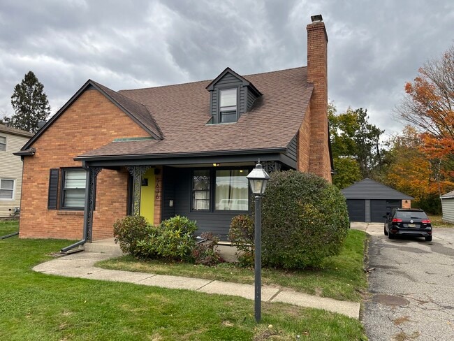 property at 5636 Oakland Dr