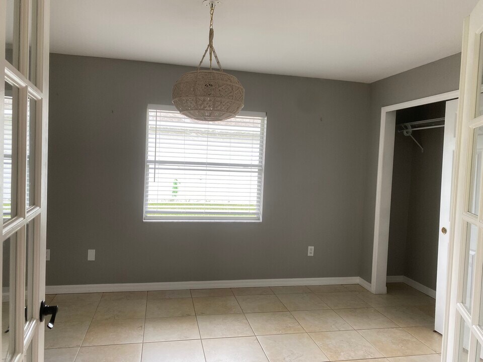 408 Limerick Ave S in Lehigh Acres, FL - Building Photo