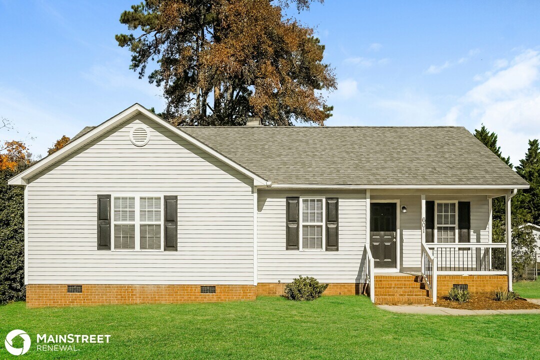 601 Garrison Ave in Clayton, NC - Building Photo