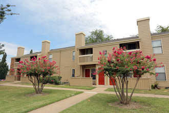 Alexis Park Apartments in Tulsa, OK - Foto de edificio - Building Photo