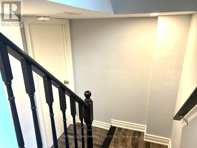 3 Kellyvale Rd in Toronto, ON - Building Photo - Building Photo