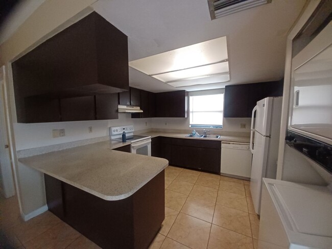 1711 NE 7th Pl-Unit -1713 NE 7th Place in Cape Coral, FL - Building Photo - Building Photo