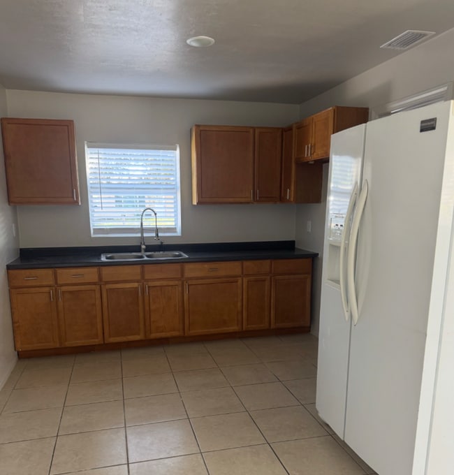 8257 Beacon Blvd in Ft. Myers, FL - Building Photo - Building Photo