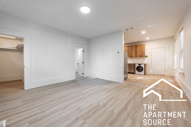 2301 N Leavitt St, Unit 2CH